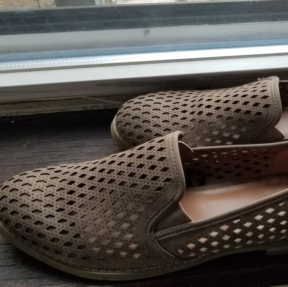 Loafers with diamond cutouts